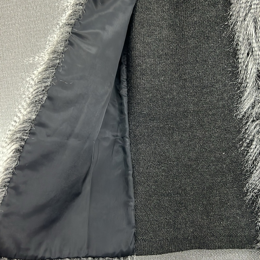 Design History Women’s Gray‎ Faux Fur Shaggy Open Front Knit Back Vest Size S - Picture 5 of 9